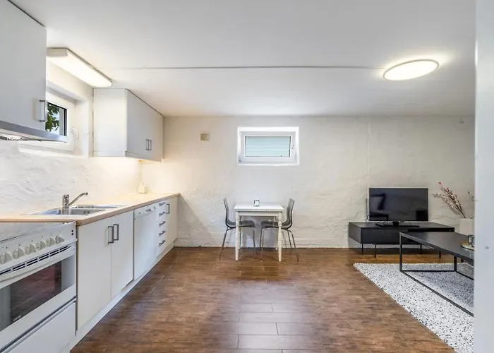 Valand 10 Min Walk From Center Appartamento *